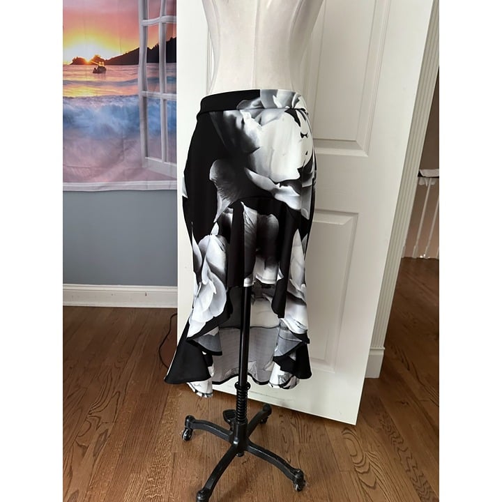 Affordable Venus Black & White Floral High-Low Skirt MEDIUM m0ZT7cNSd online store