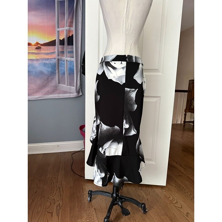 Affordable Venus Black & White Floral High-Low Skirt MEDIUM m0ZT7cNSd online store