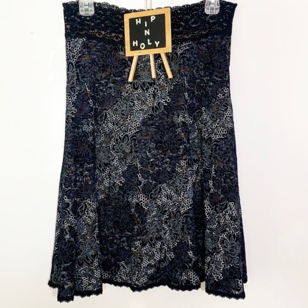 Comfortable CABI Lace Overlay Flared Skirt Black Tan Si