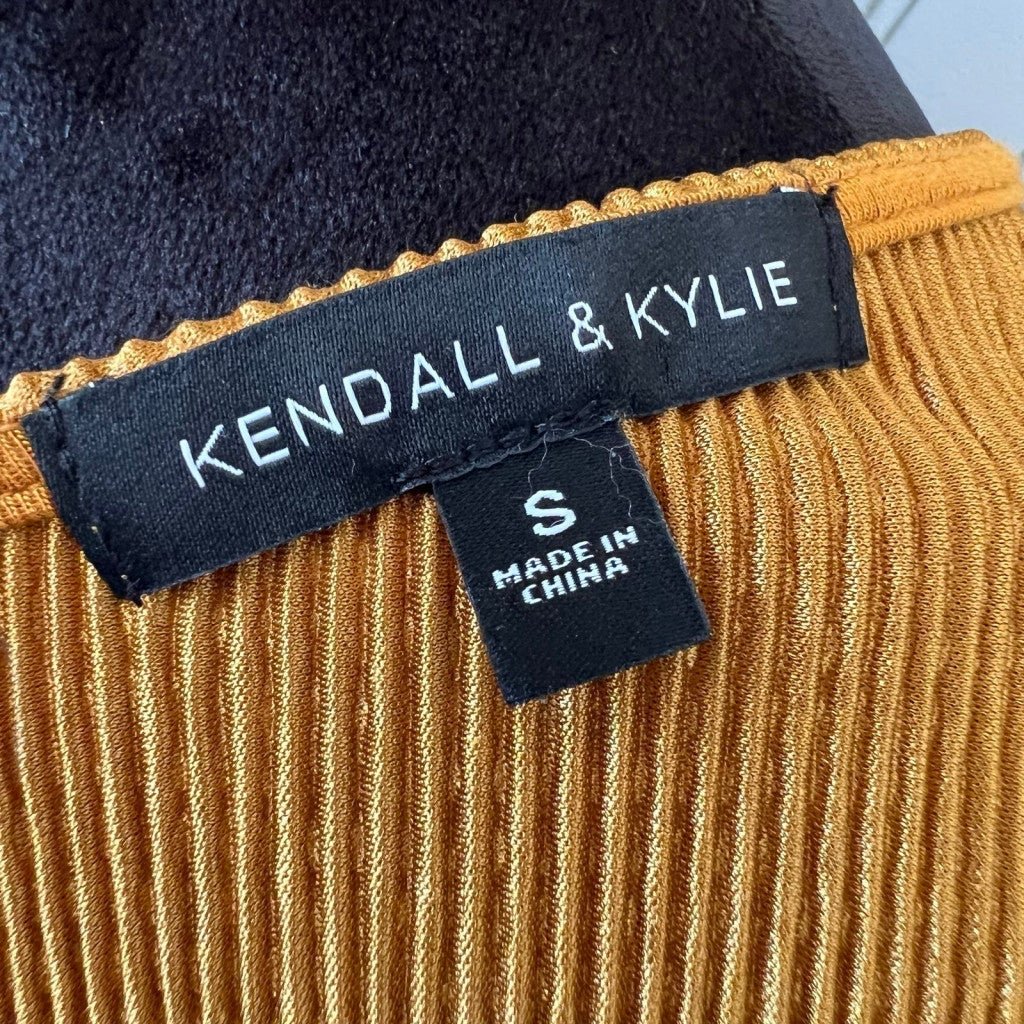 Classic Kendall & Kylie Metallic Mustard Crop Uneven Bottom Tank NFDjBmAwY Counter Genuine 