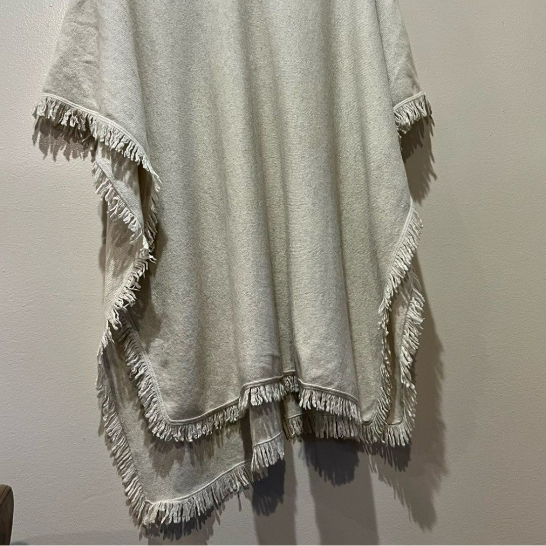 Exclusive Neiman Marcus Cashmere Fringed Poncho Shawl Size M 100% Cashmere gNtIneo44 Online Exclusive