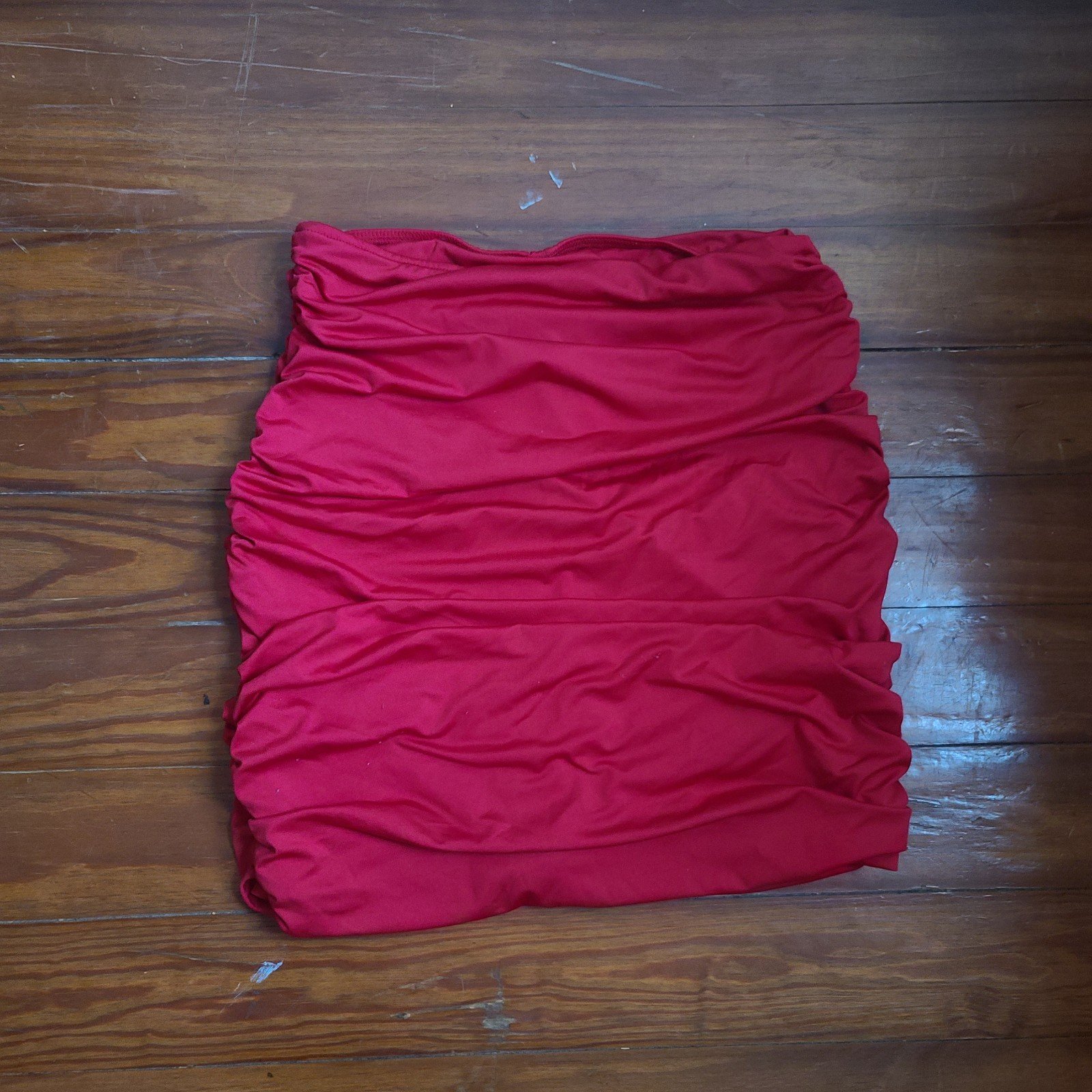 Popular NWOT Red ruched mini stretchy skirt size medium