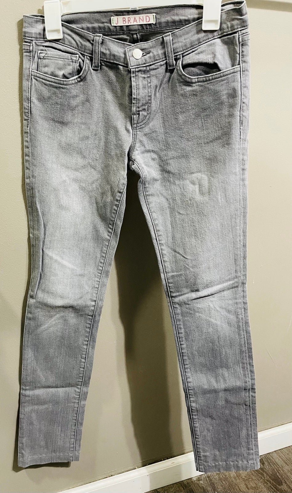 Elegant J BRAND Women´s Low Rise Pencil Leg Jeans.