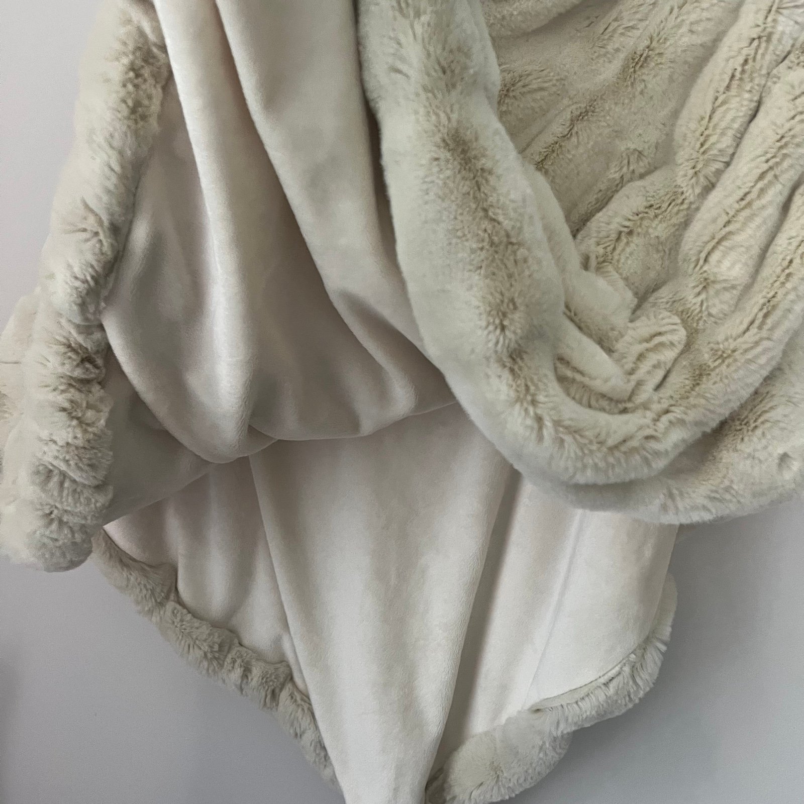 Exclusive Fabulous Furs Donna Salyers´ Fur Shawl Poncho beige women´s One Size kjjmttyFA Hot Sale