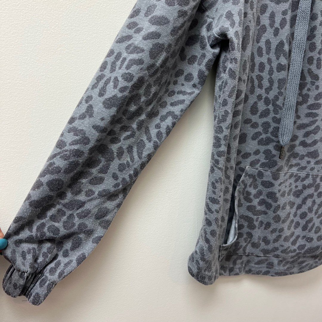 Gorgeous Adrienne Vittadini Grey Cheetah Print Hoodie Size Medium ooOFVu5oX all for you