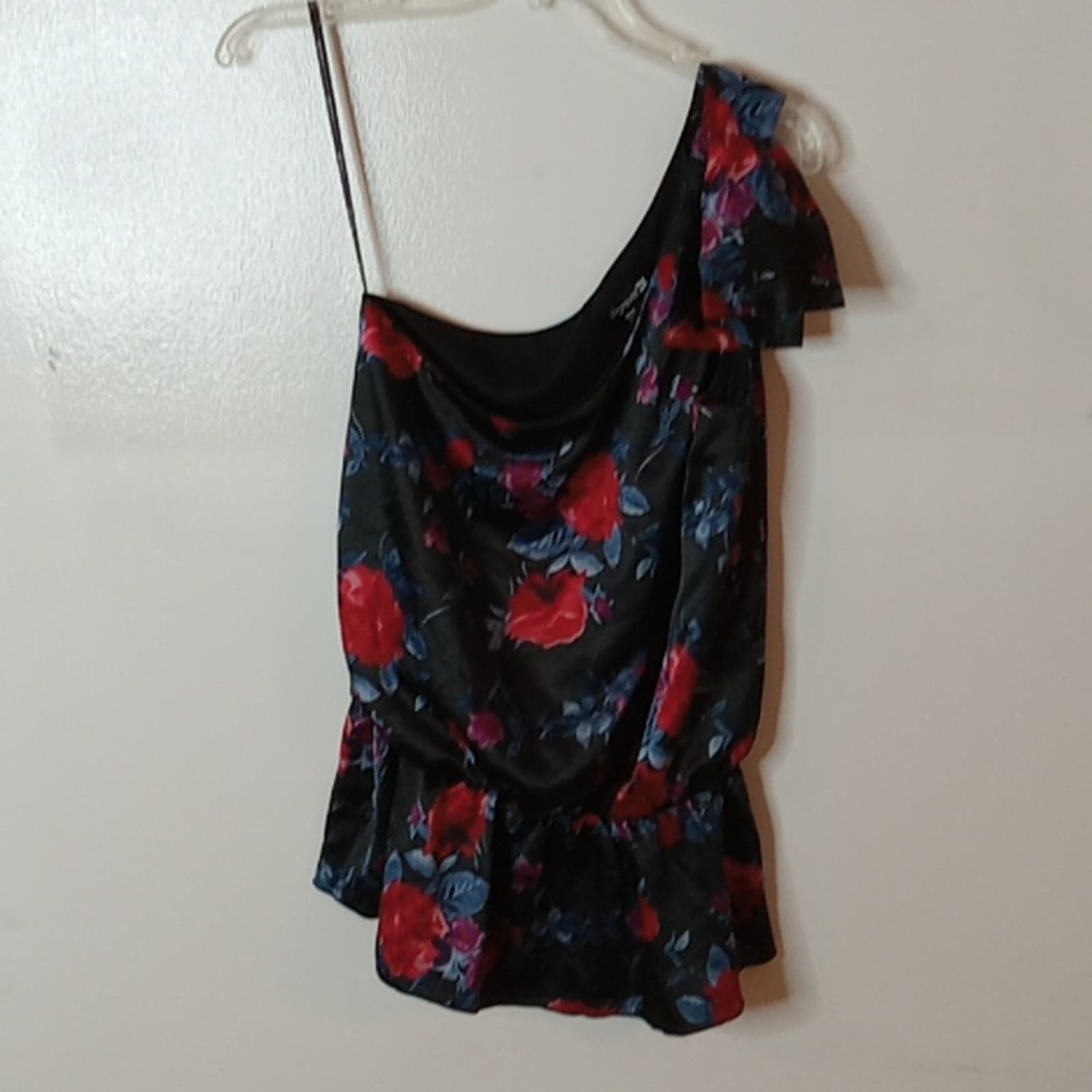 Promotions  Forever 21 one sleeve floral size Medium  b