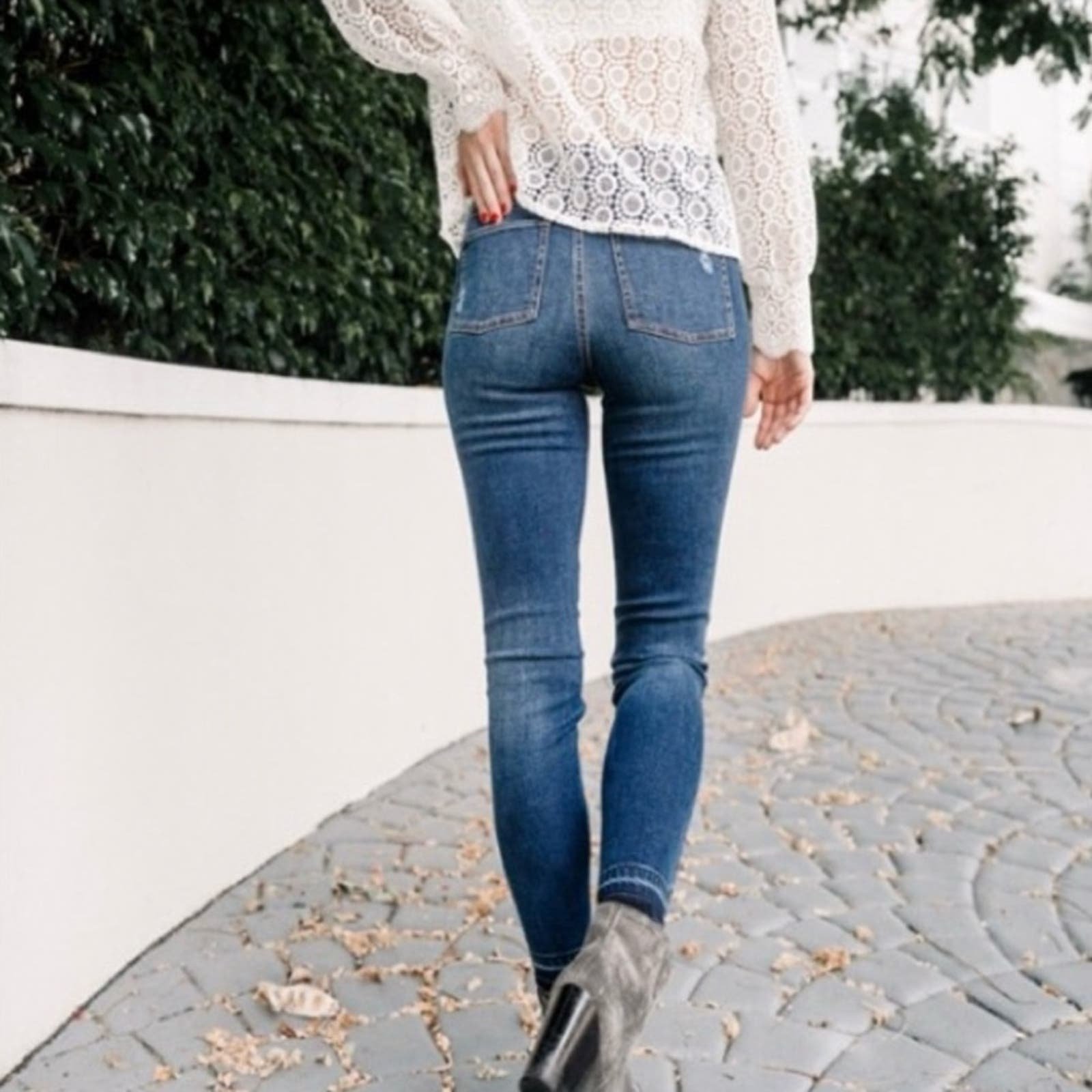 save up to 70% SPANX Distressed Denim Jegging Jeans Leg