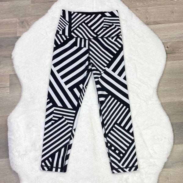 Affordable Victoria’s Secret Sport Geometric Stripe Crop Leggings Black & White XS PCbgHfp02 for sale