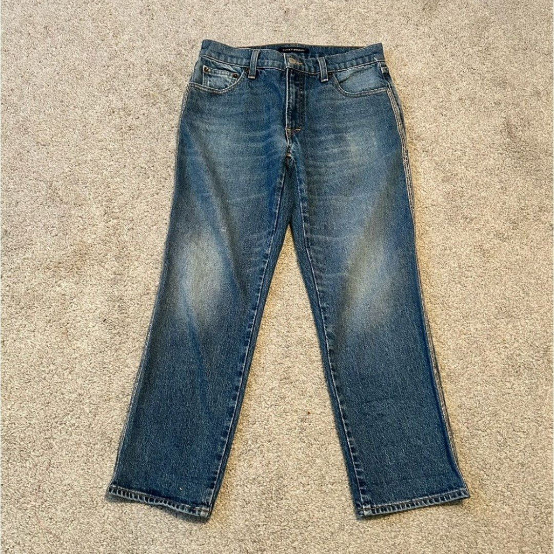 Gorgeous Lucky Brand mid rise straight jeans sz 2 bling
