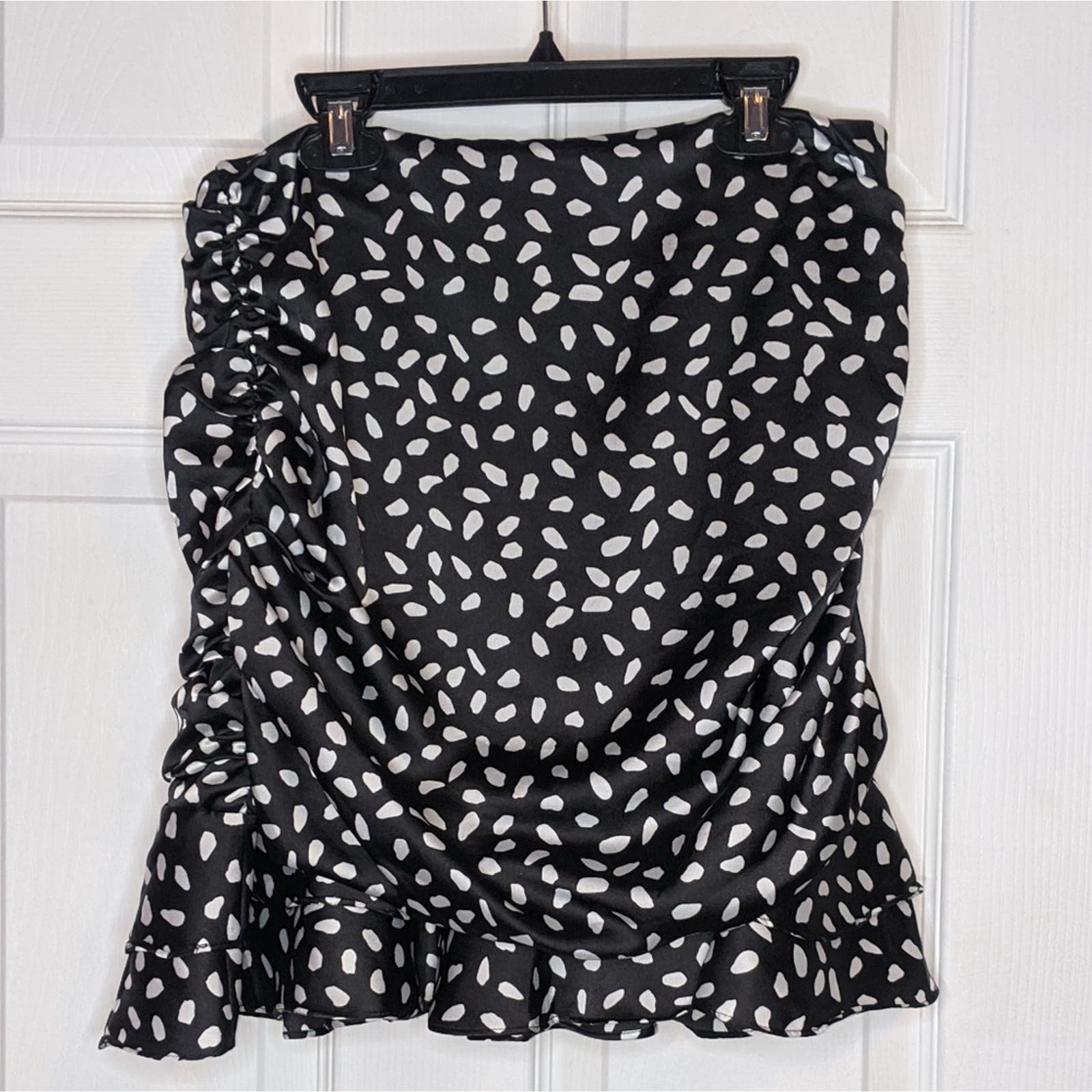 Custom Leche Black & White Polka Dot Pattern Ruched Ruffle Trim Skirt L m2bIsK7un Everyday Low Prices