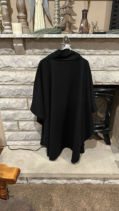 Perfect Fleece shawl/poncho with Velcro neck closure one size FZlAO2G6r High Quaity