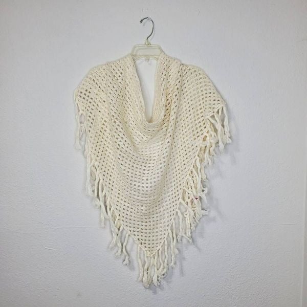 save up to 70% Woman´s triangle cream scarf iD3NZCBPg Everyday Low Prices