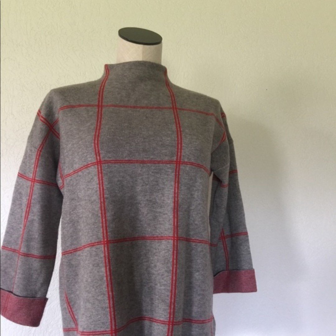 Great Tahari long sleeve sweater top zip up back plaid 