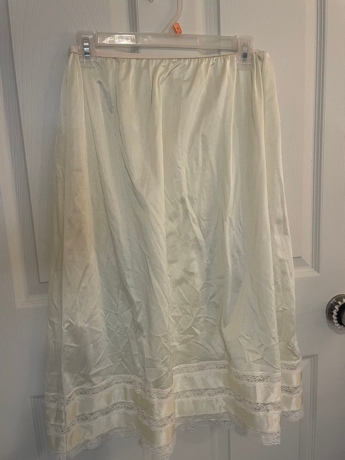 Great Cottagecore/coquette satin slip skirt with lace G