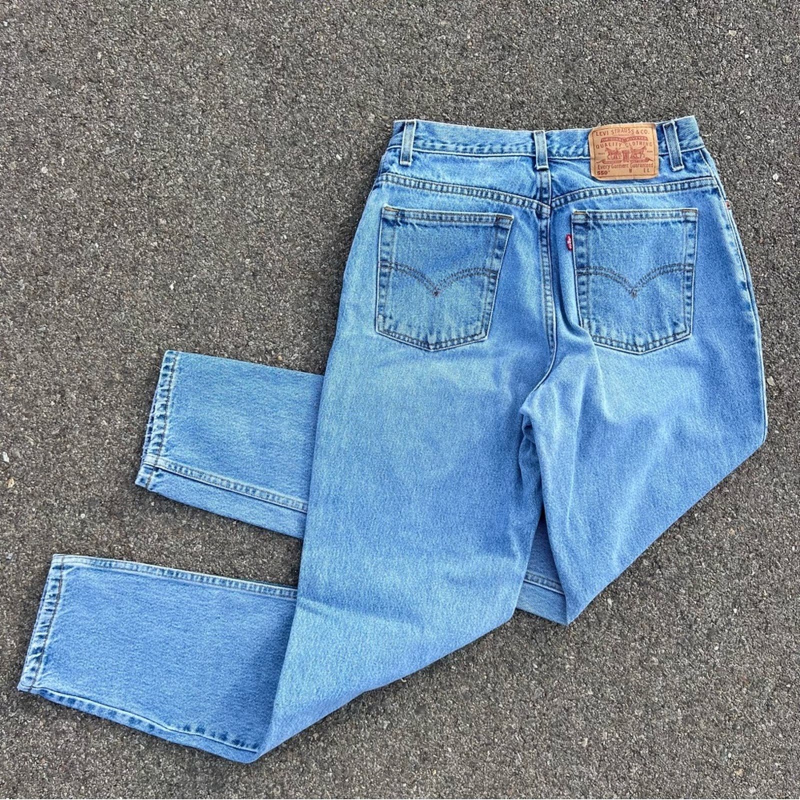 floor price Vintage 90s Levi’s 550 relaxed fit tapered 