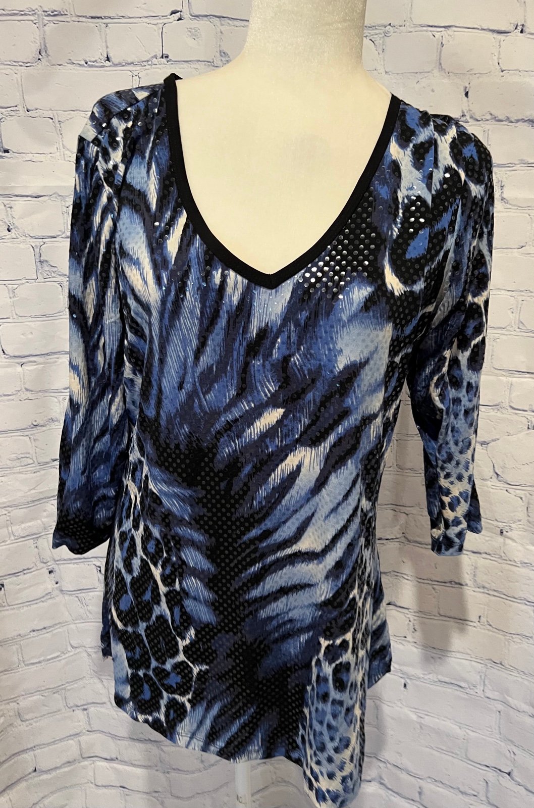 large discount SUSAN GRAVER Top BLUE WHITE Stretch Polyester Sequins Front Back size medium. PG0r9inGb Counter Genuine 