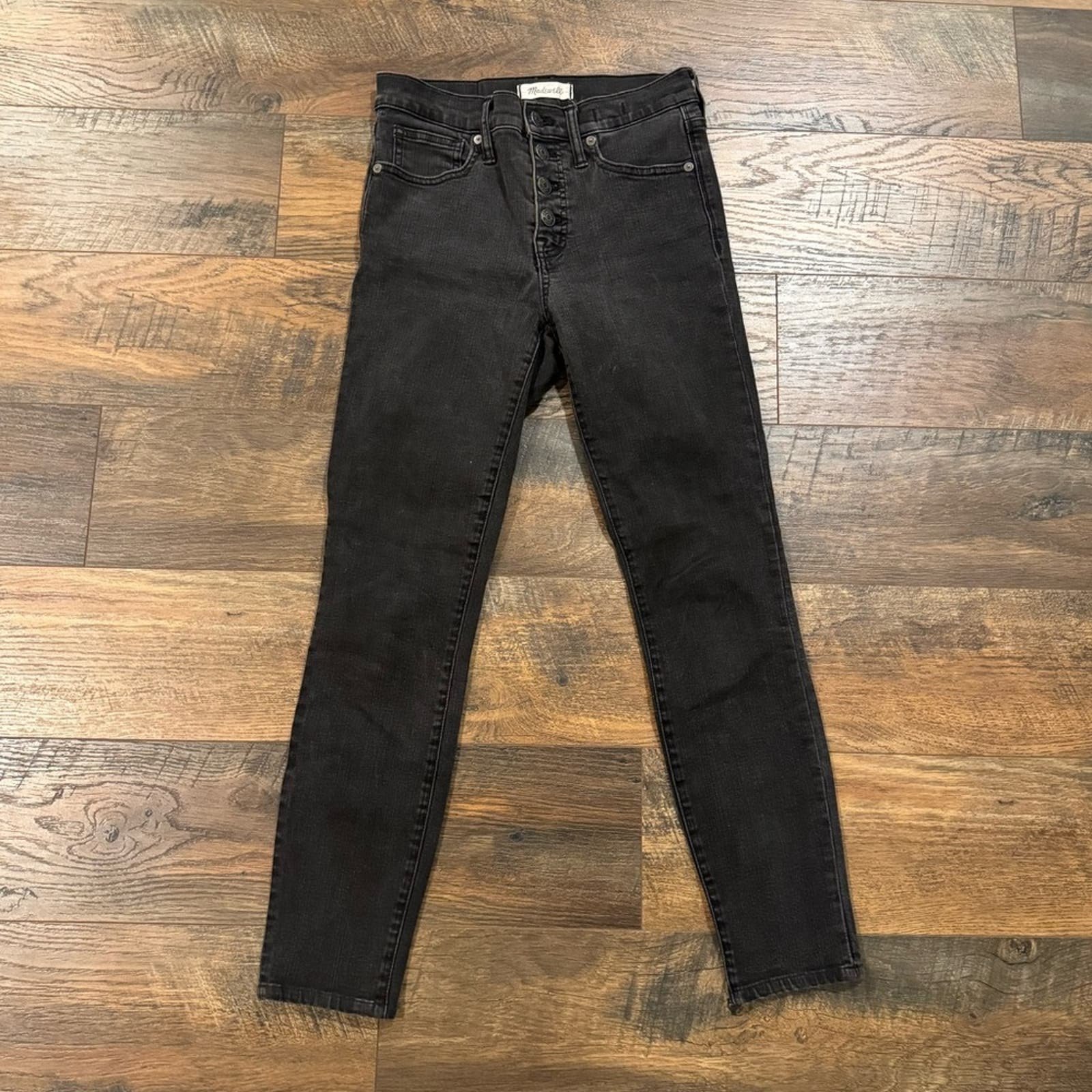 floor price Madewell 9” High-Rise Skinny Button Front J