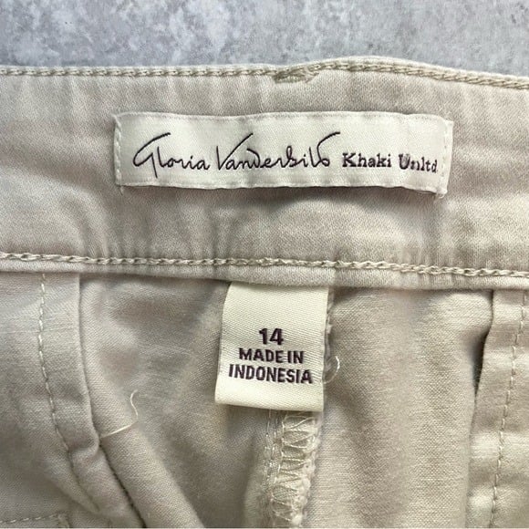Discounted Gloria Vanderbilt Neutral Khaki Capris Size 14 mnZKMsk4k Counter Genuine 