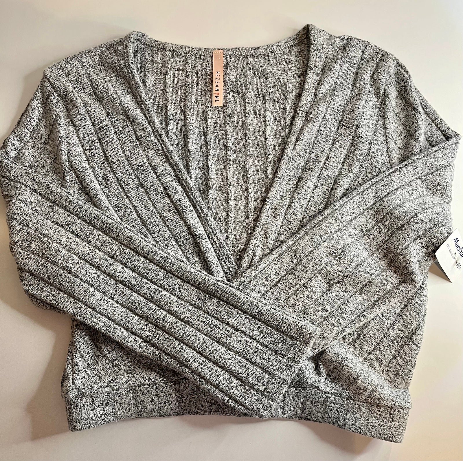 save up to 70% (NWT) MEZZANINE BOUTIQUE GRAY KNIT CROP 