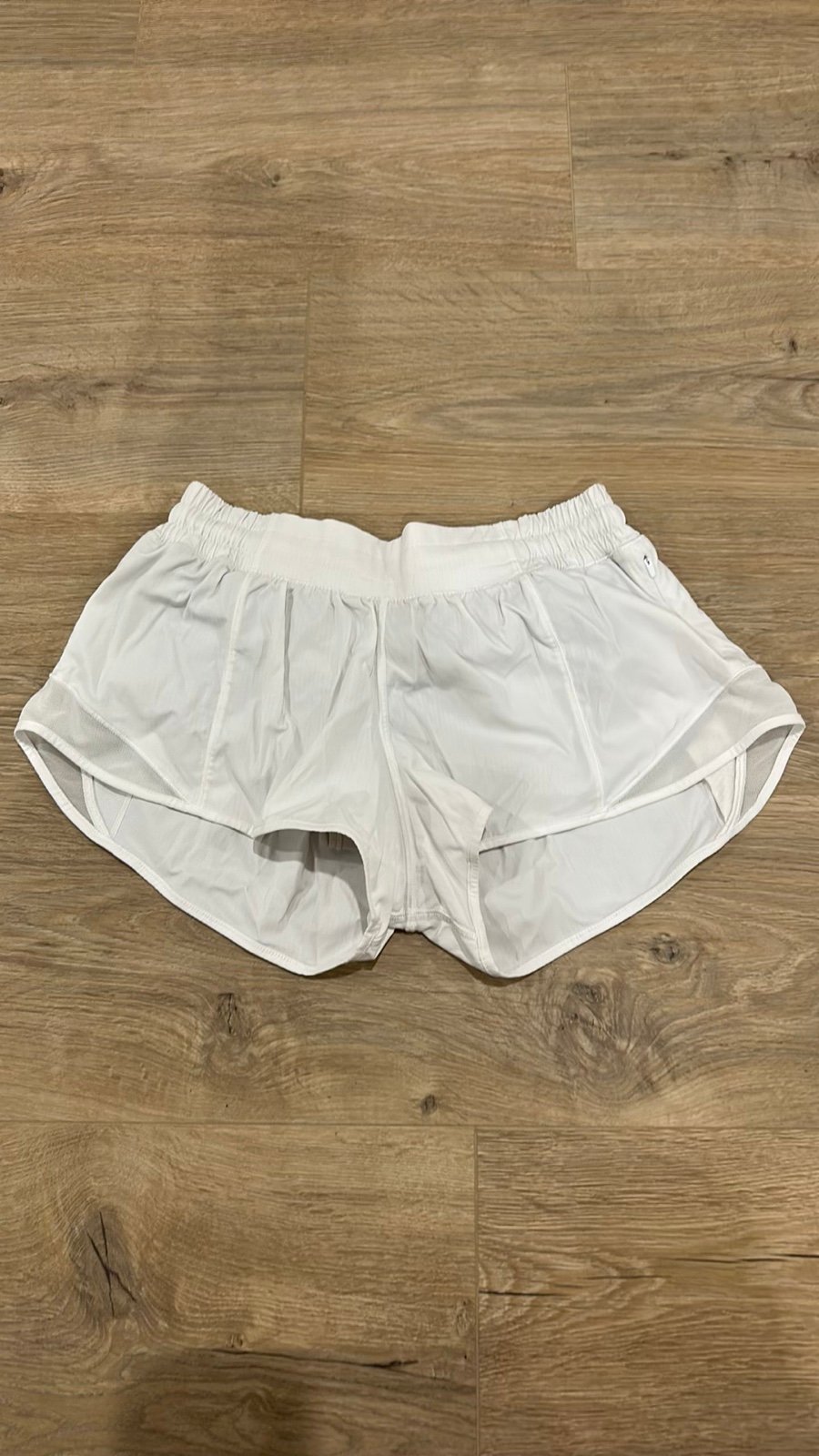 Comfortable lululemon hotty hot low rise 2.5” shorts N3