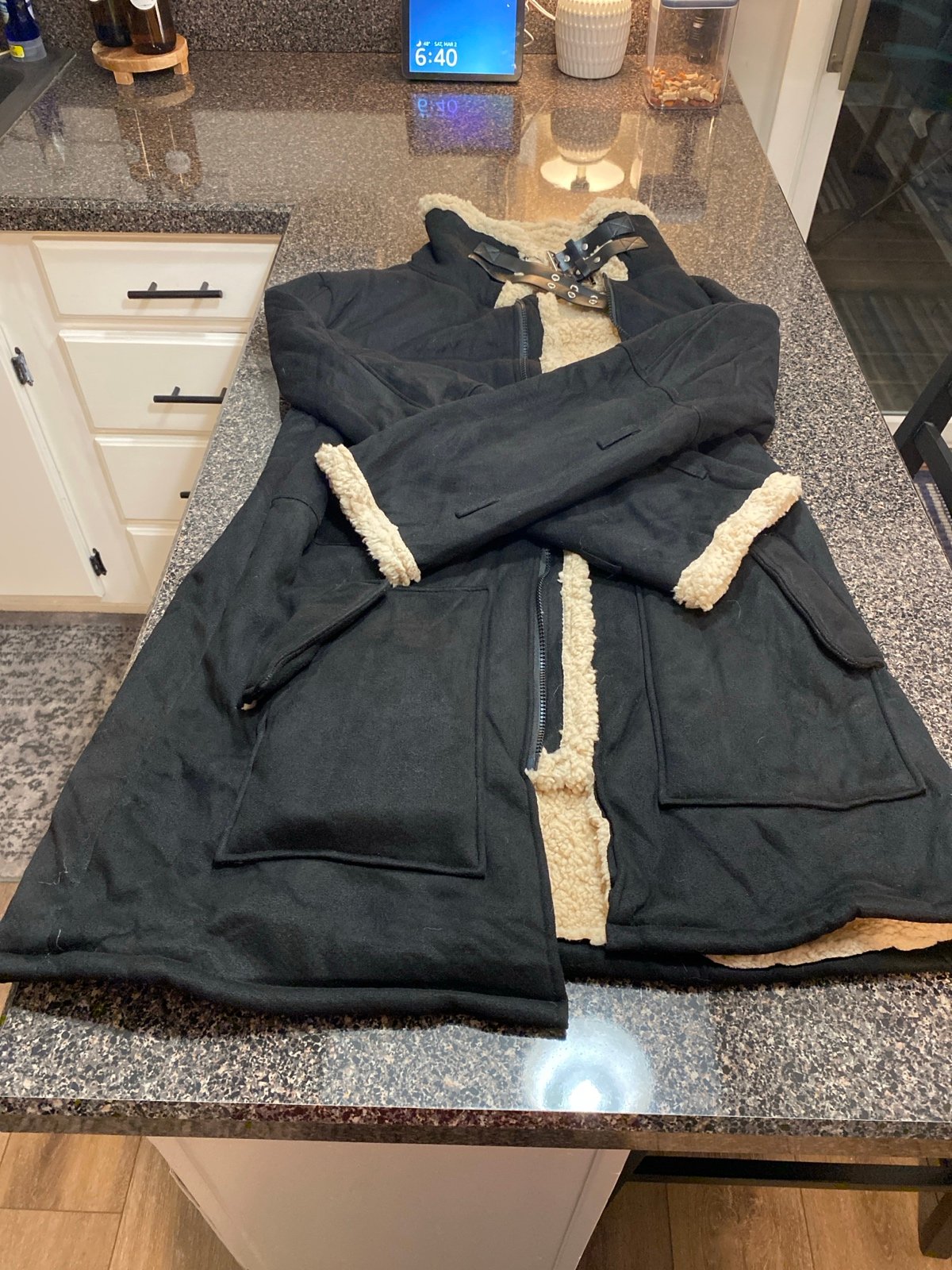 Authentic Women’s 2XL jacket Sherpa lined in black JTMU
