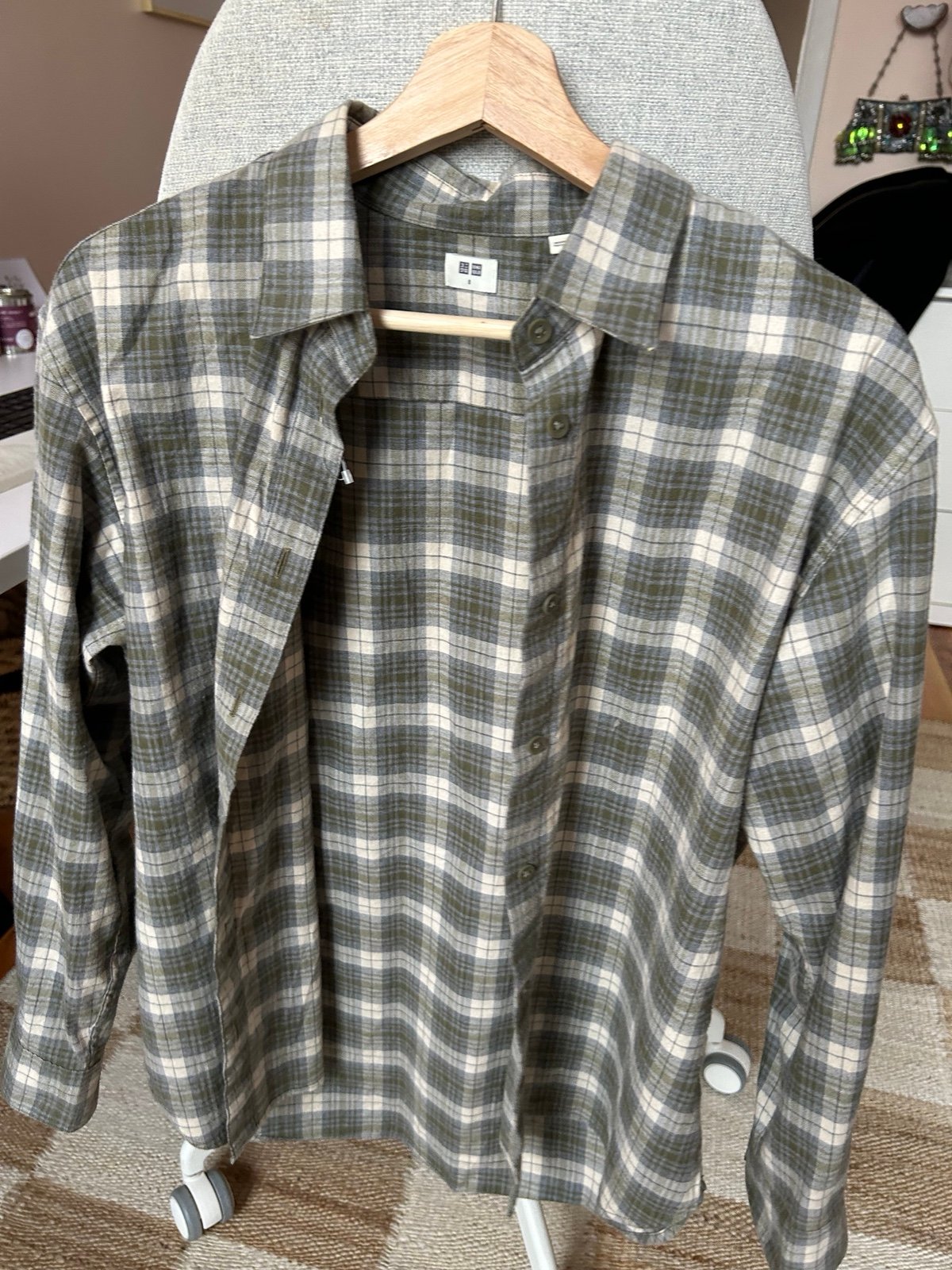 High quality Uniqlo plaid lightweight flannel button up