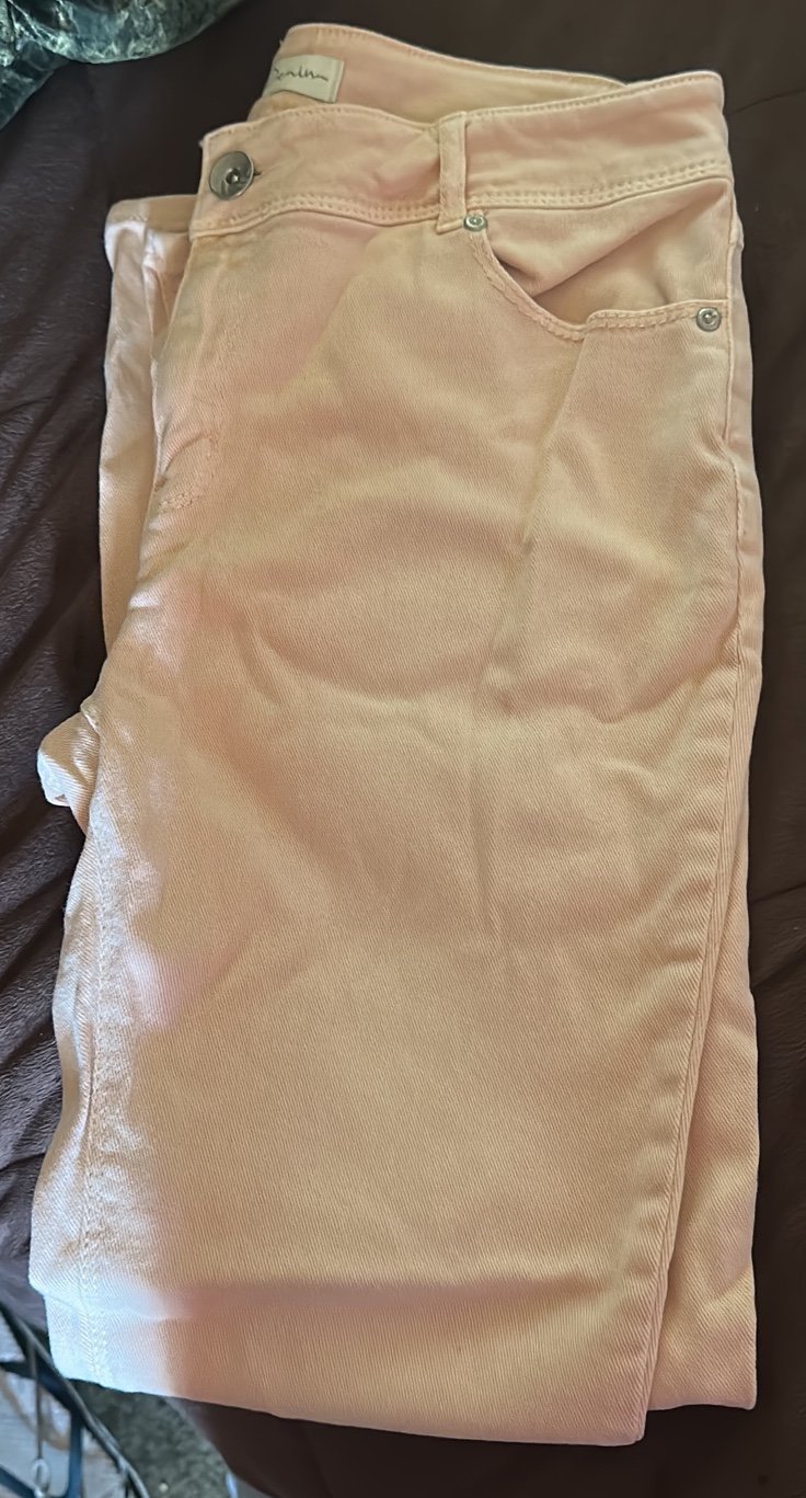 Comfortable Used Women’s Sz10/R Cream Colored Made by D