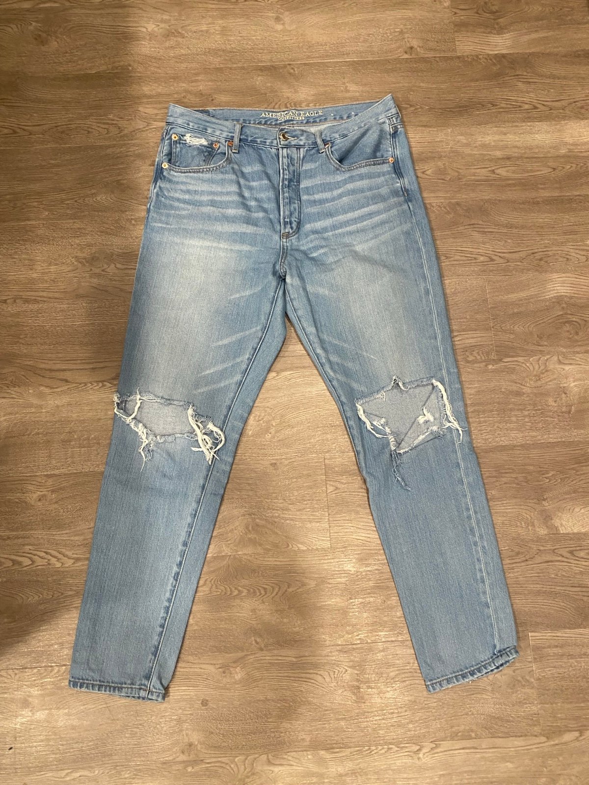 Fashion American Eagle Light Wash Hi-Rise Jeans Size 12