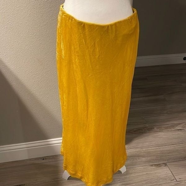High quality Maeve By Anthropologie MIDI Velvet Skirt in Gold Color Woman’s Size Medium nO3VrDk8Q Wholesale