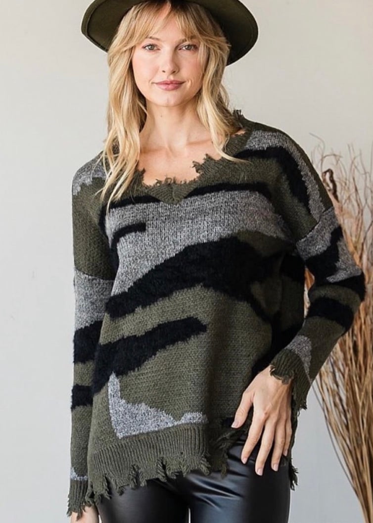 Beautiful Camo print distressed pullover sweater oWasOK