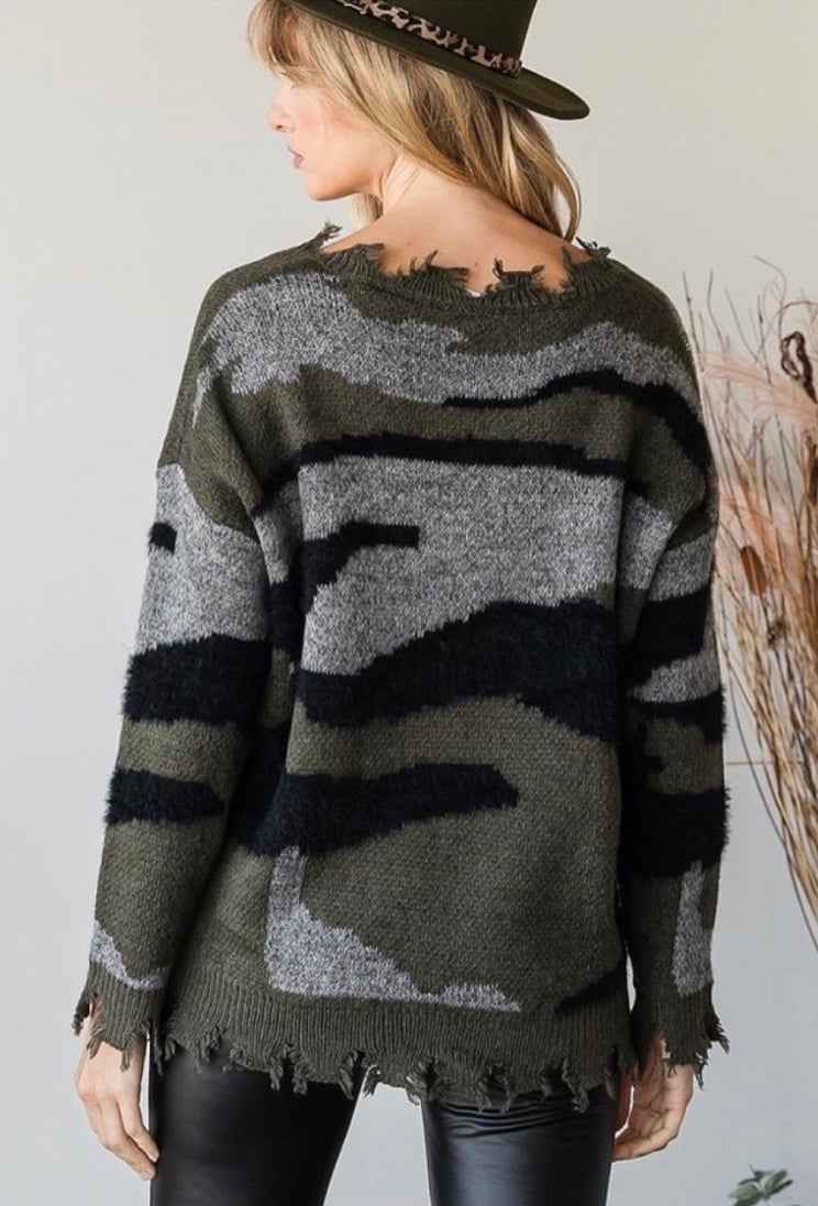 Beautiful Camo print distressed pullover sweater oWasOKROo Great