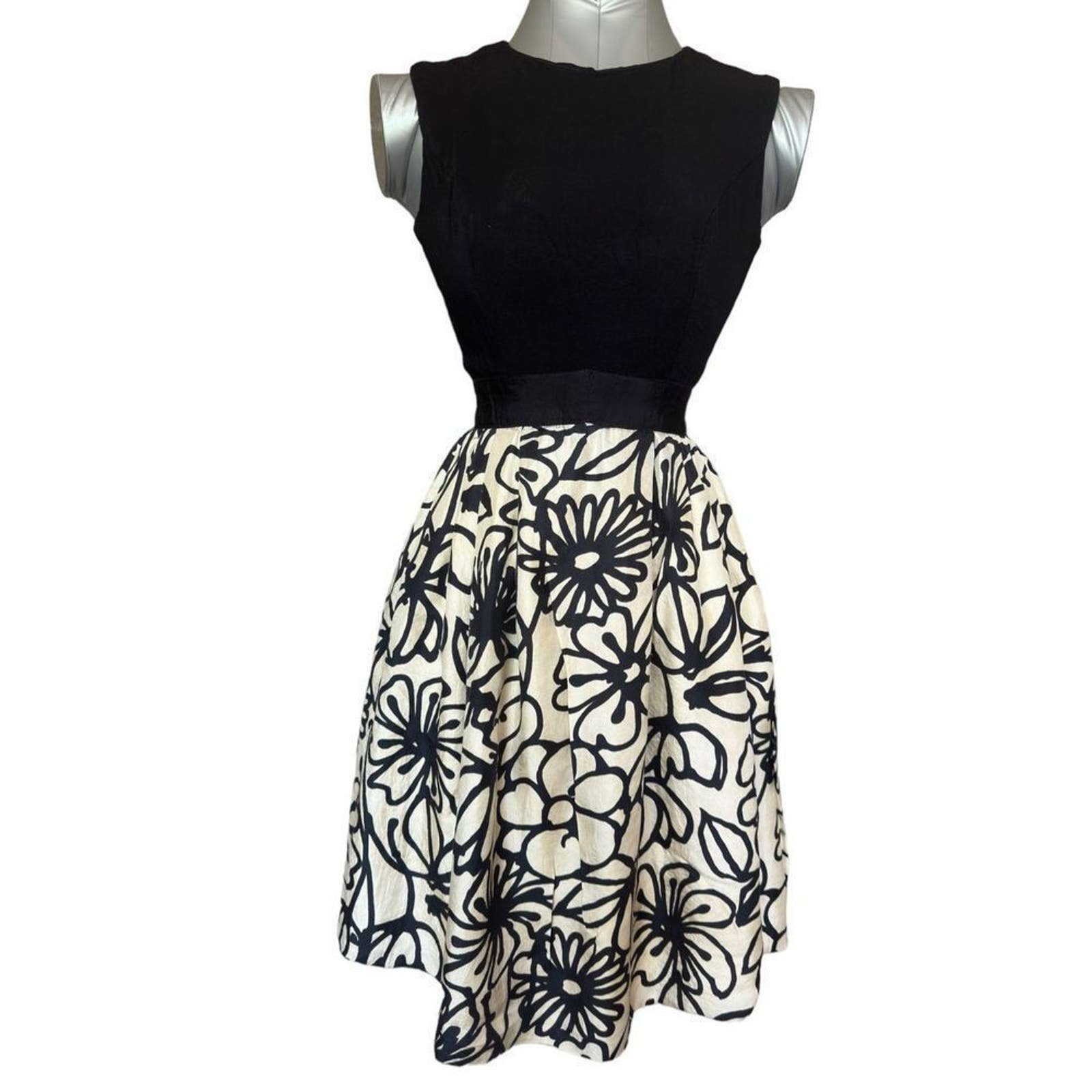 Beautiful Lord & Taylor Black White Floral Sleeveless Fit & Flare Mini Dress Size Small PRc0ryKsC New Style