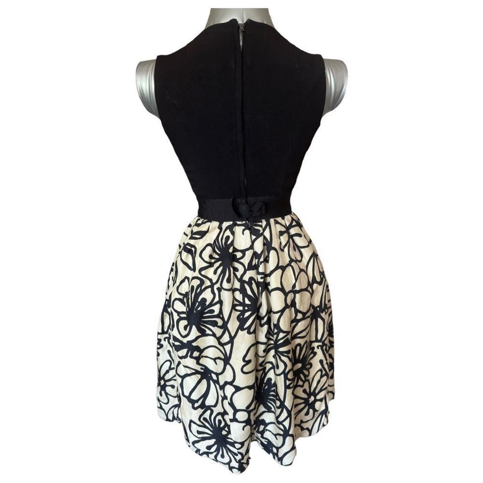 Beautiful Lord & Taylor Black White Floral Sleeveless Fit & Flare Mini Dress Size Small PRc0ryKsC New Style