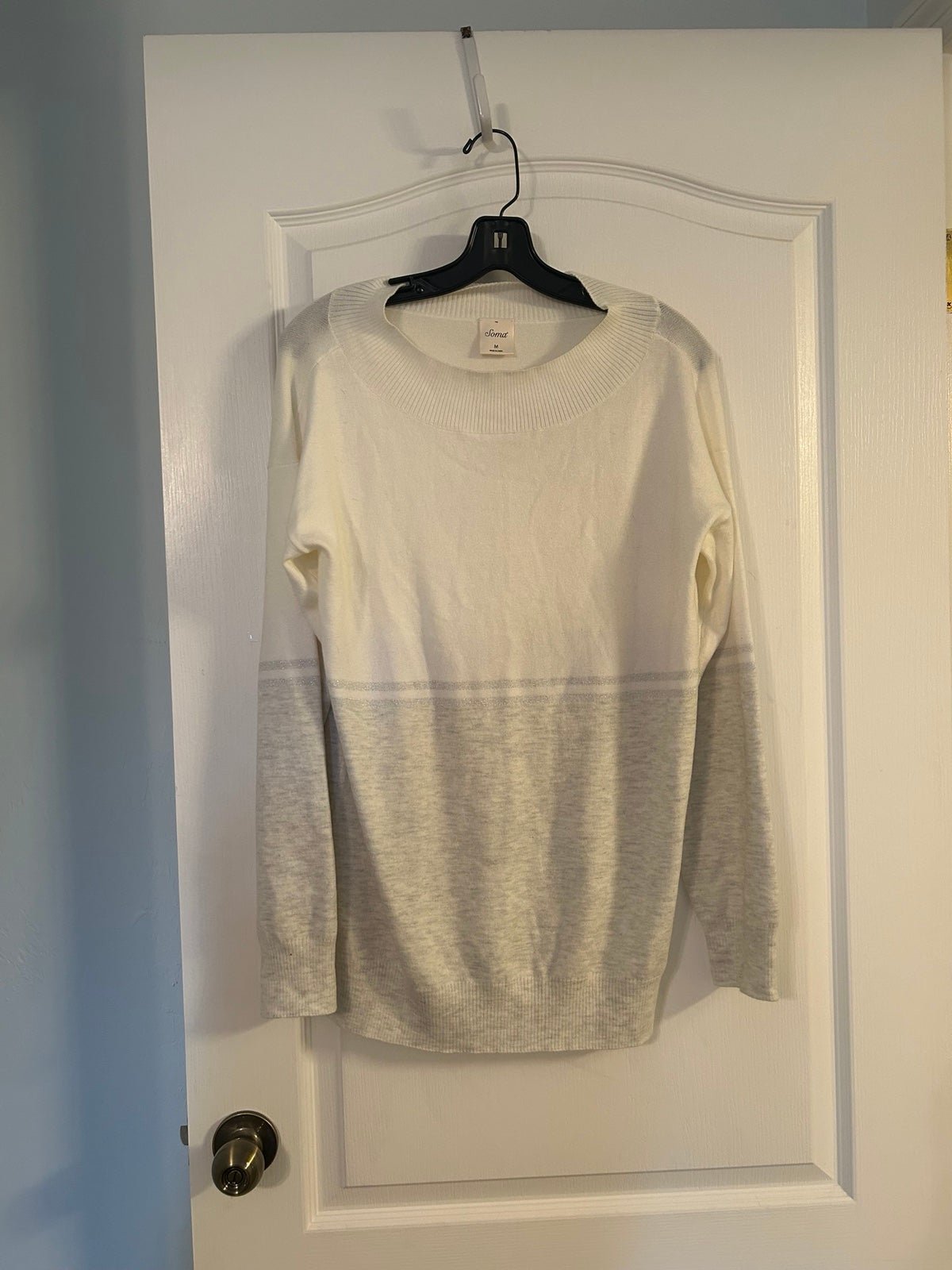 Exclusive NWOT soma sweater ivory with silver medium kR