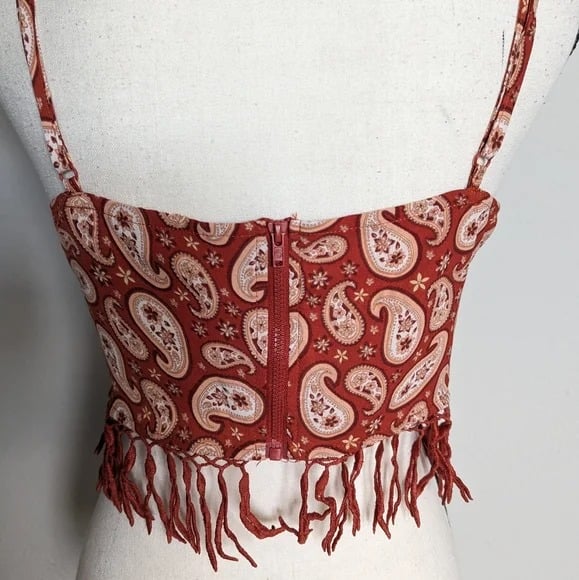 High quality Orange red and white paisley print v-neck cropped tank top with fringe size XL pRFEBPxbH US Sale
