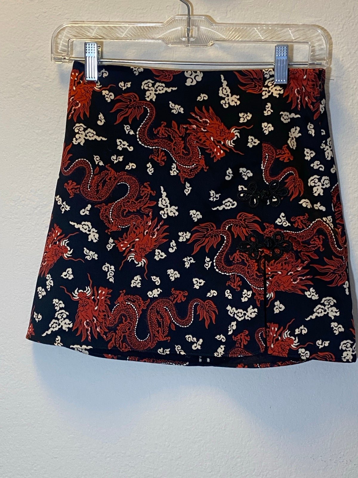 Great Zara oriental dragon printed mini skirt size XS l