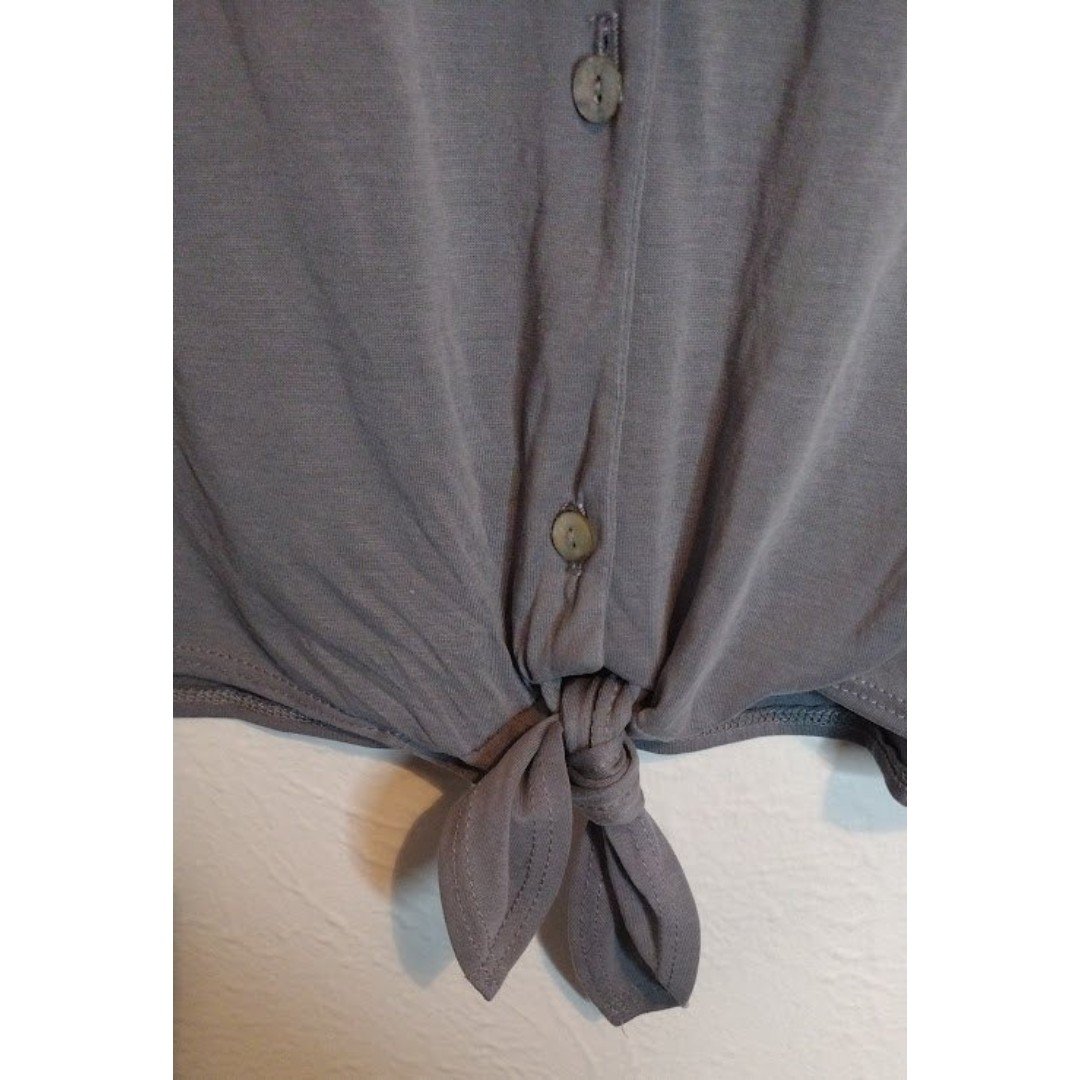 high discount Green Envelope Button Front Tie Blouse Gray Size L Fgqg1wXbn New Style