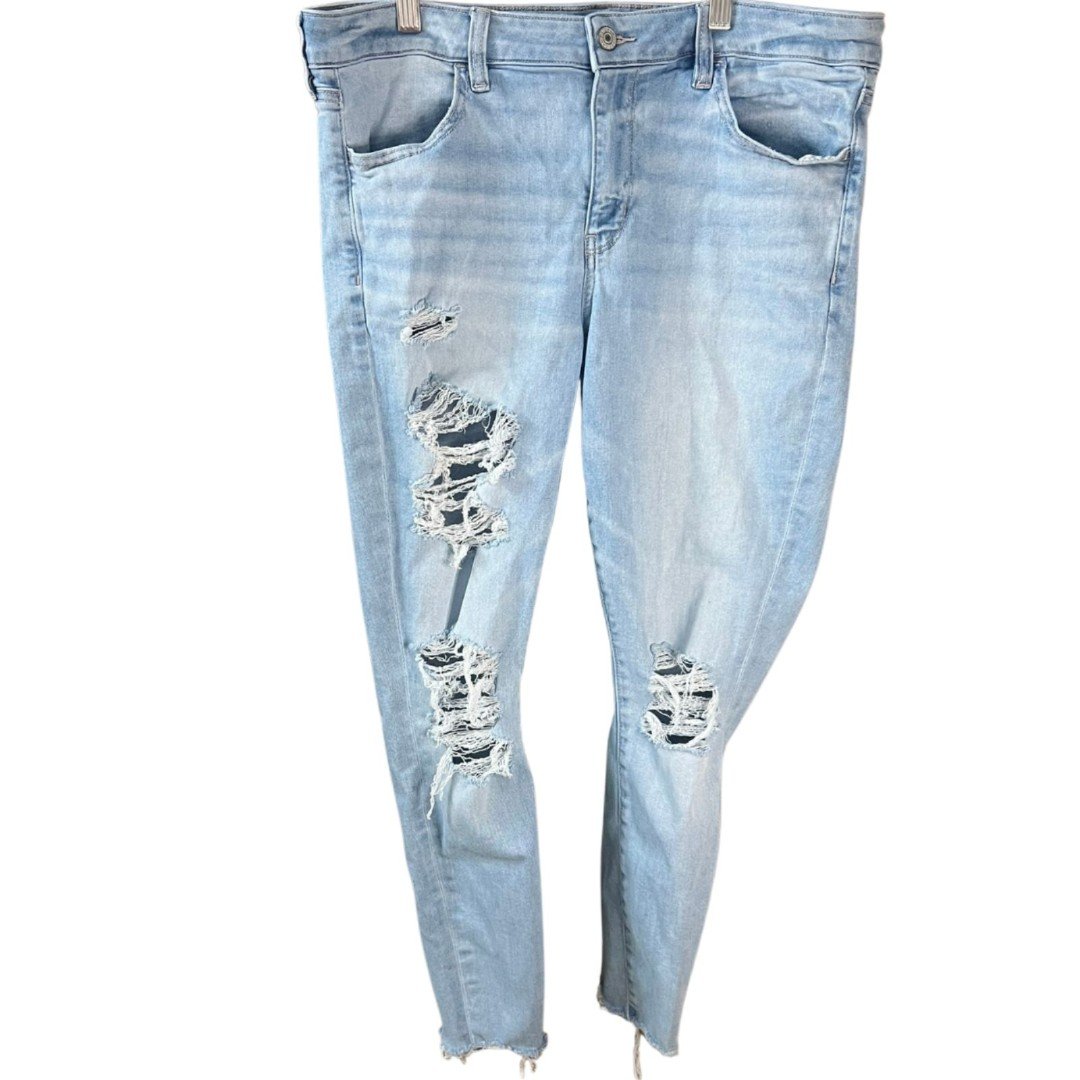 Exclusive American Eagle Light Wash Distressed Skinny J