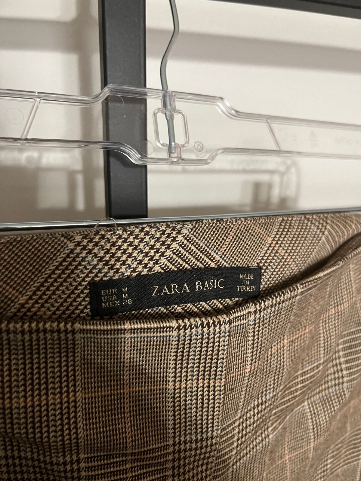 Buy ZARA trousers hcduddaNK Online Exclusive