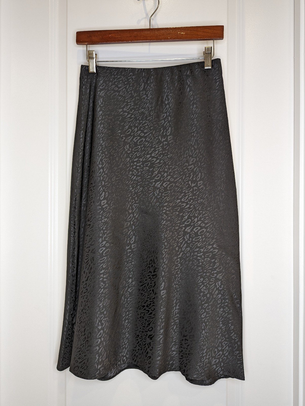Amazing GB satin leopard midi skirt- worn once iG3pEd6u