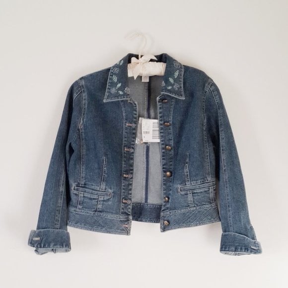 Fashion Petite Sophisticate Jean Jacket with Bling Detail in Neckline Size 6P jFTwWCGms no tax