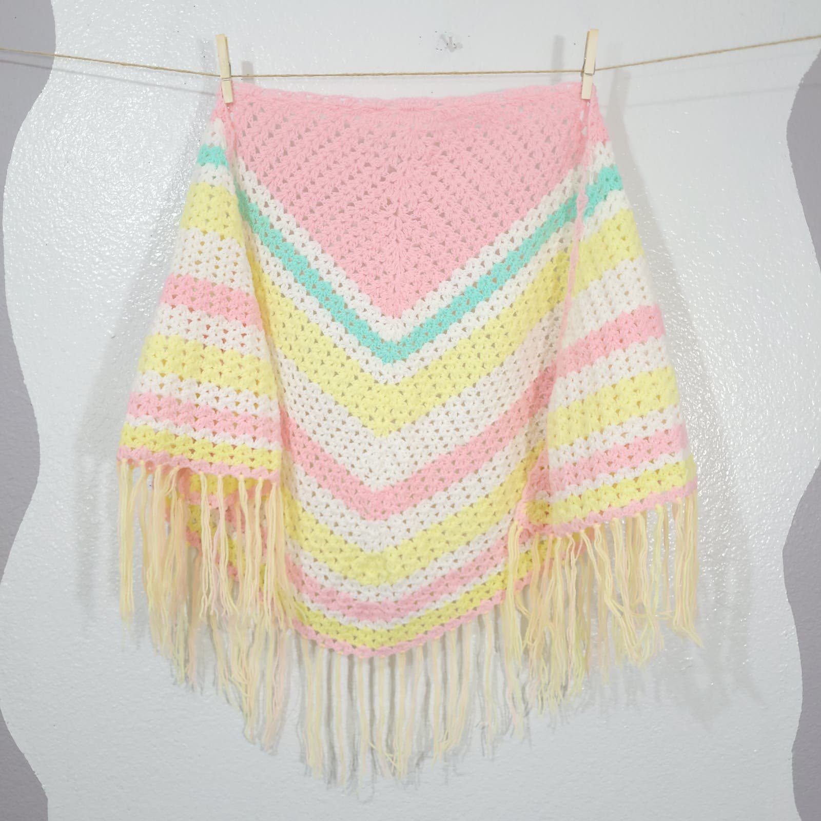high discount Vintage handmade Shawl Poncho Wrap Womens One Size Crochet Pastel Pink Fringe JjxO7VRZp Online Shop