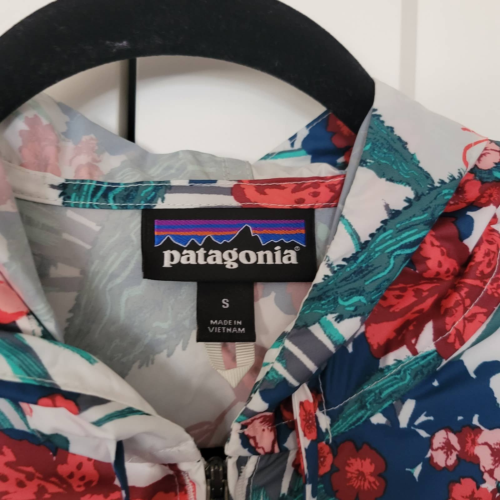 Classic Patagonia Light And Variable Hoodie Size Small lWgq8CsFi for sale