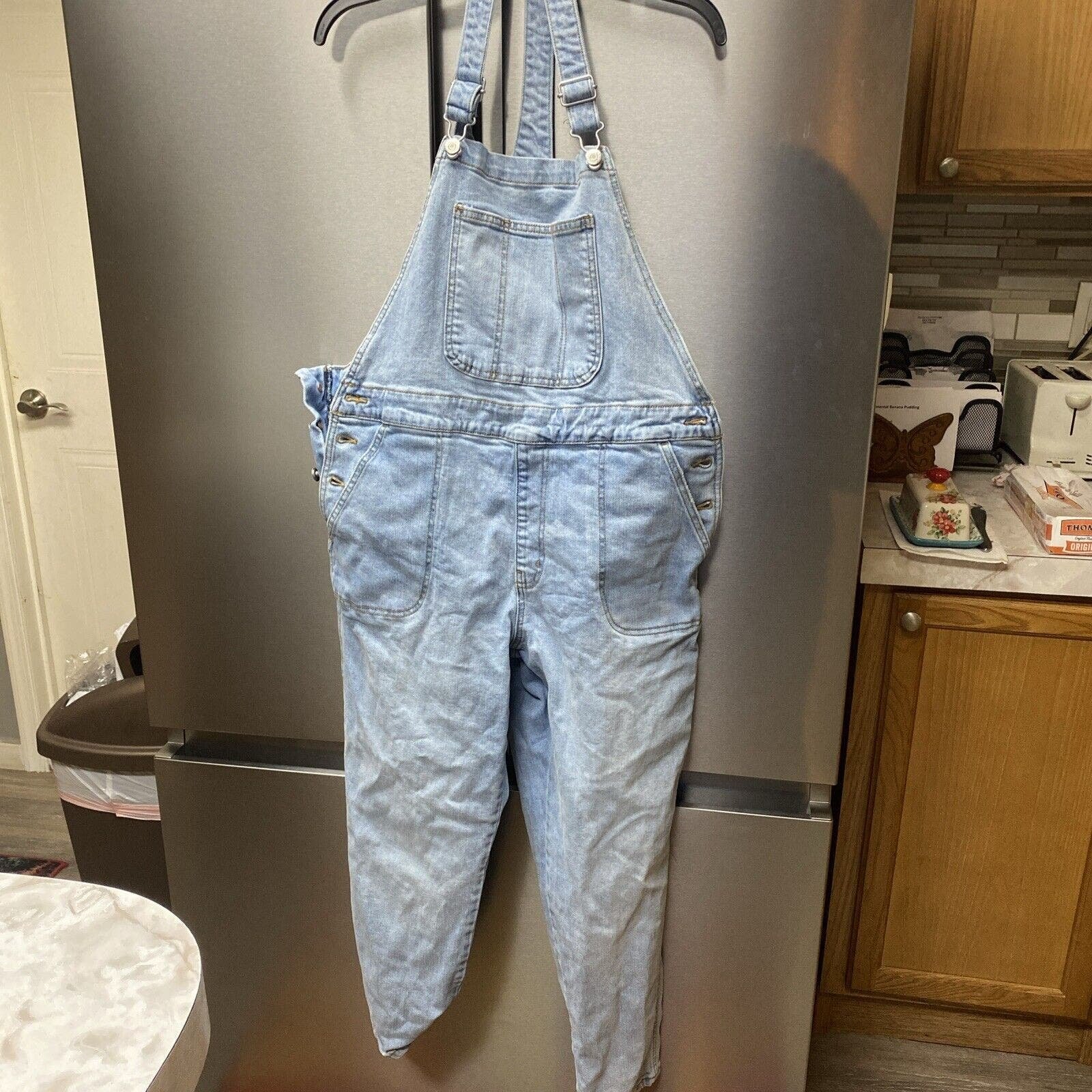 Discounted Old Navy Overalls Denim Women’s Size 16 Stra