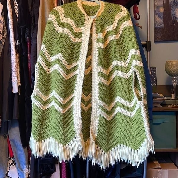 Gorgeous 1970s knitted poncho Fge4QZ2wS Online Shop