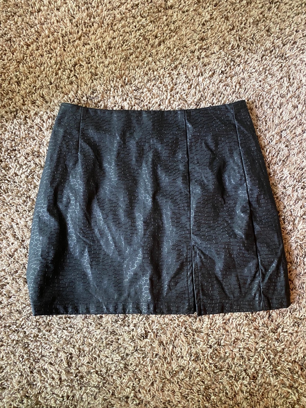 good price Black Snakeskin Print Mini Skirt - Size Smal