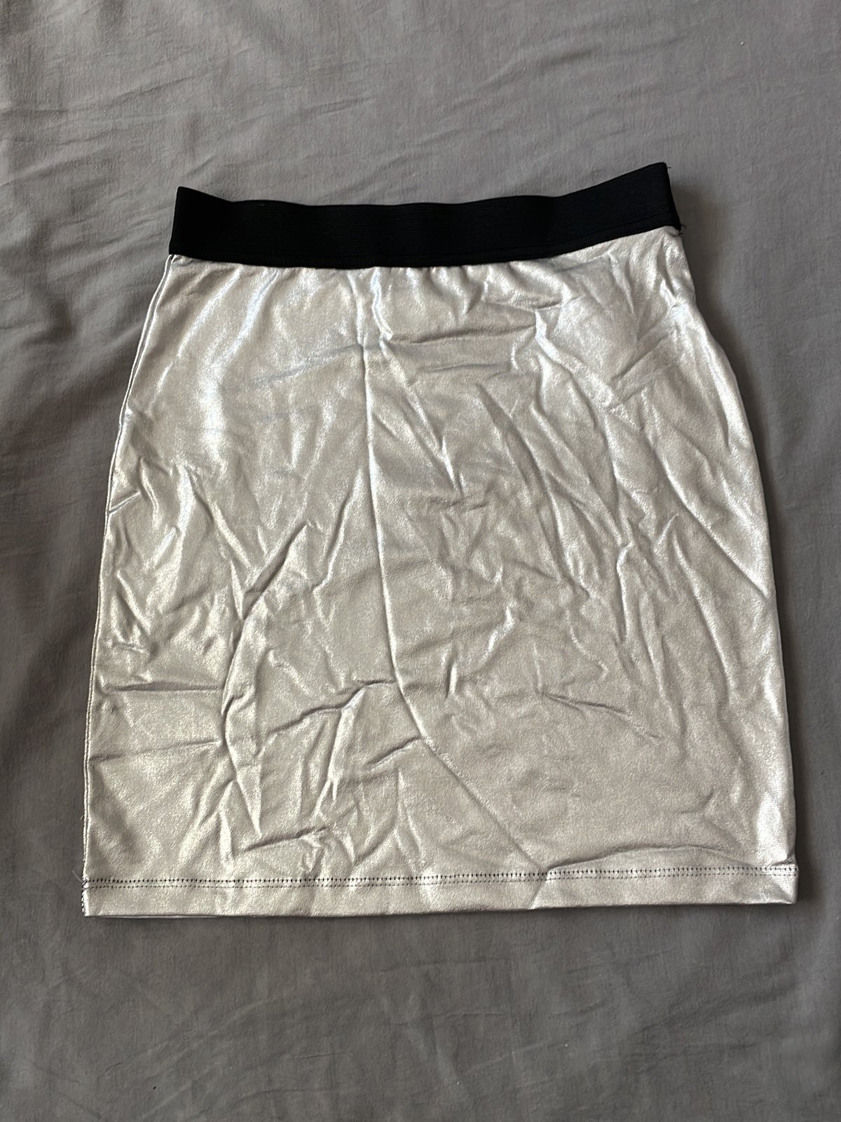 The Best Seller NEW FOREVER 21 SILVER MINI SKIRT SMALL ix1ODy8aF best sale