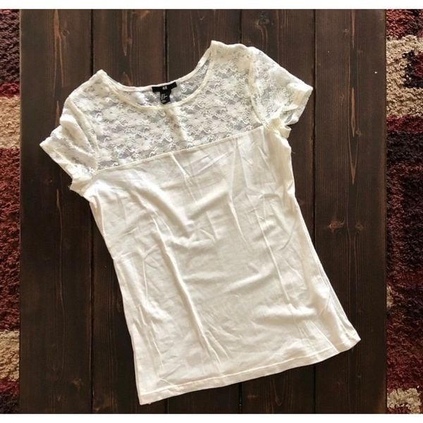Nice H&M white tee with lace, size small Ltzy9RhEI Fact