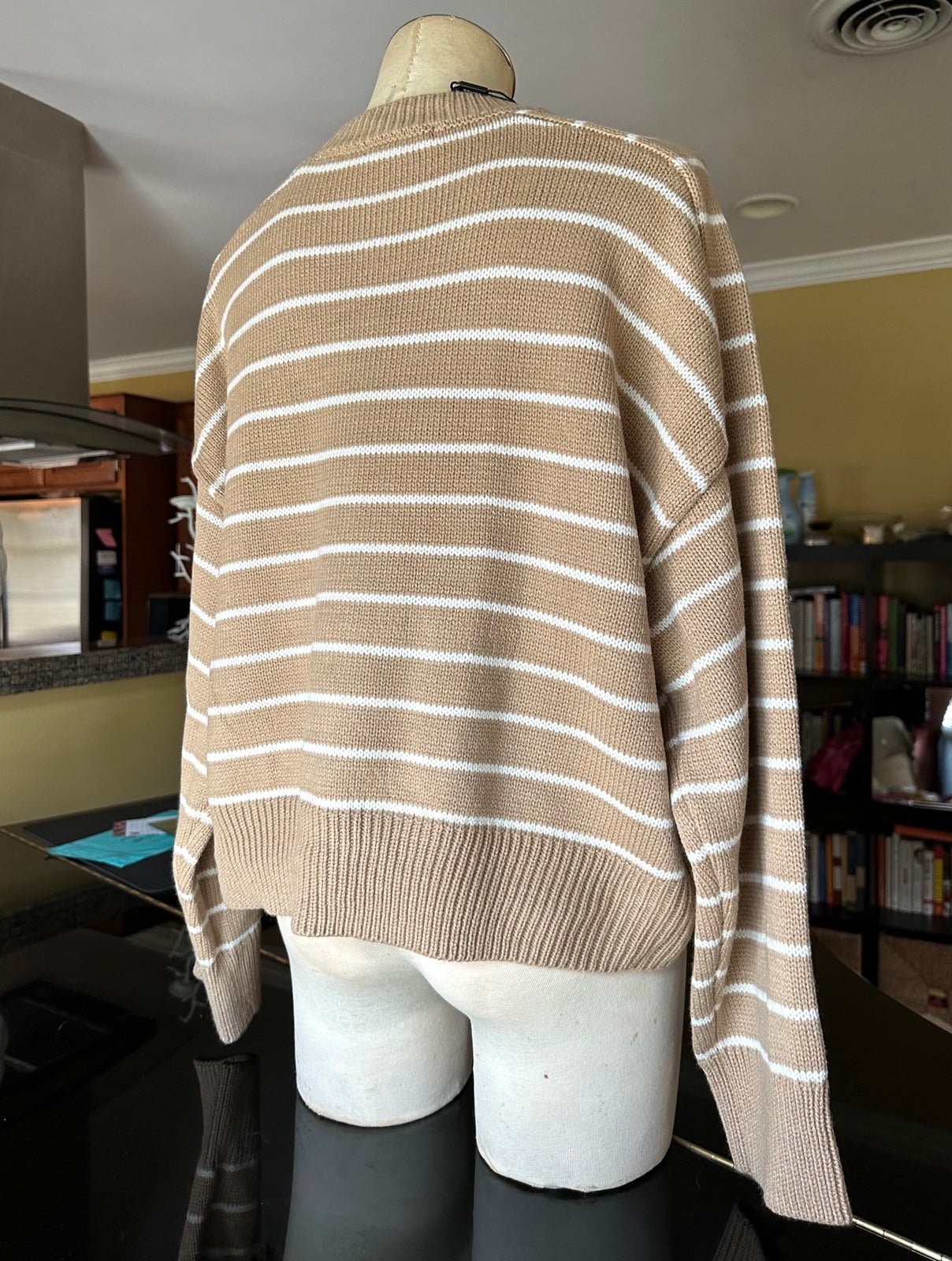 Cheap NWT T Tahari Tan & White Saddle Stripe Cropped Boxy Crewneck Sweater Wide Cuff kQEZZo7eW on sale