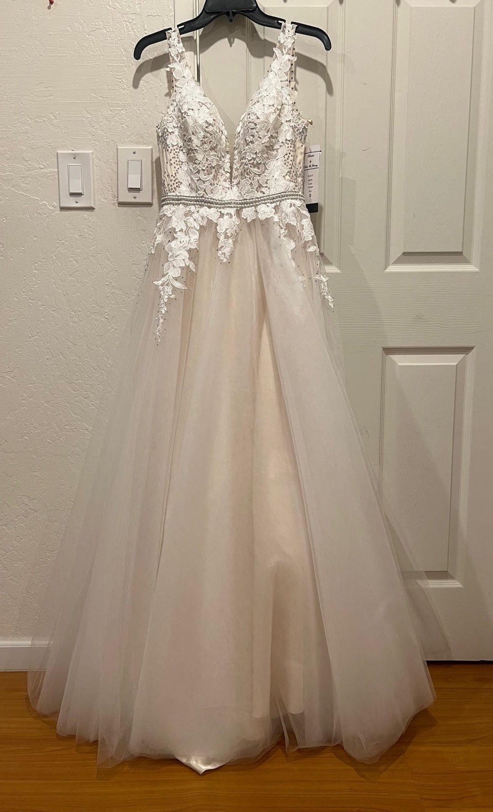 Wholesale price Princess Ballgown Ivory Wedding Dress J